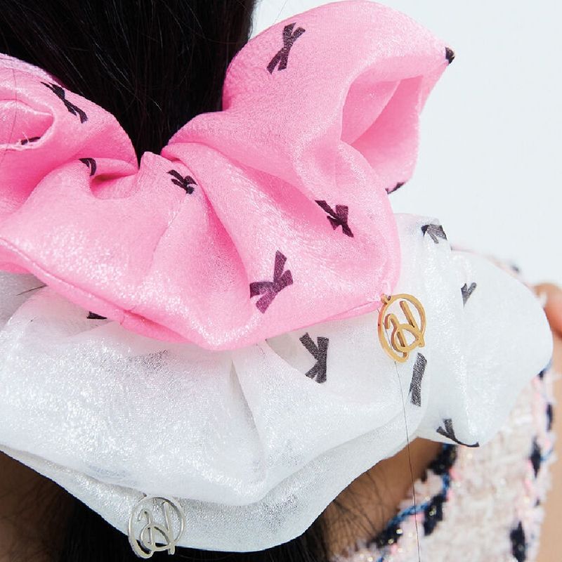 Metal charm designer scrunchie / Pink