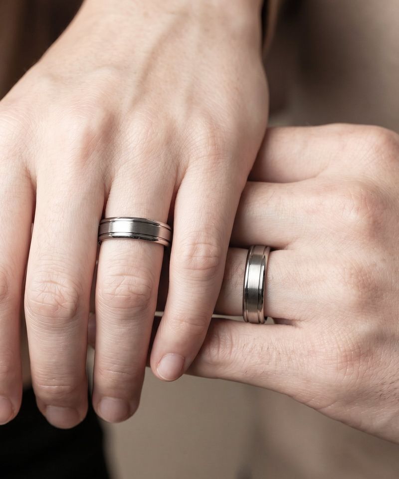 NR-305 Minimal Curve Line Couple Ring