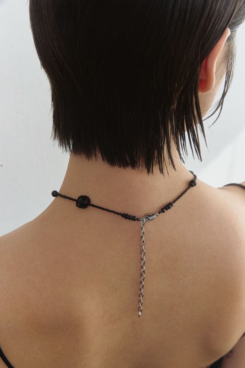 Onyx linked pattern necklace – short