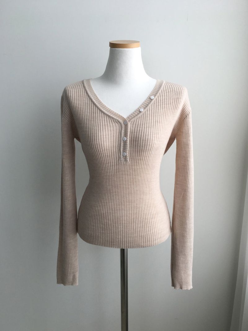 Usual v button knit