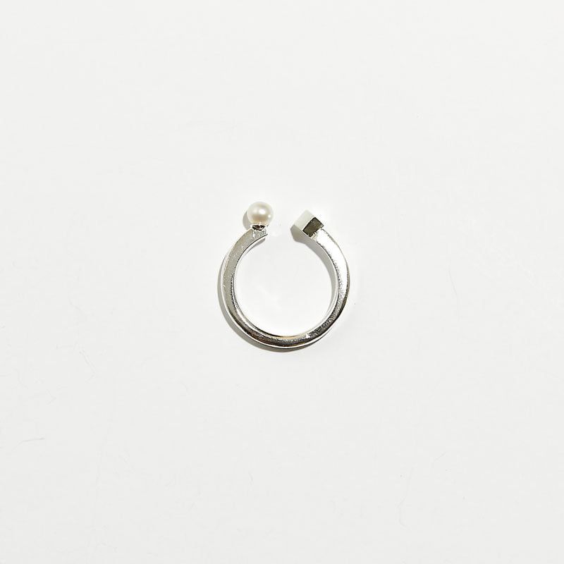 BONAFIDE JEWELRY(ボナファイドジュエリー)の「Solid Cube Pearl Open Ring(Accessories)」