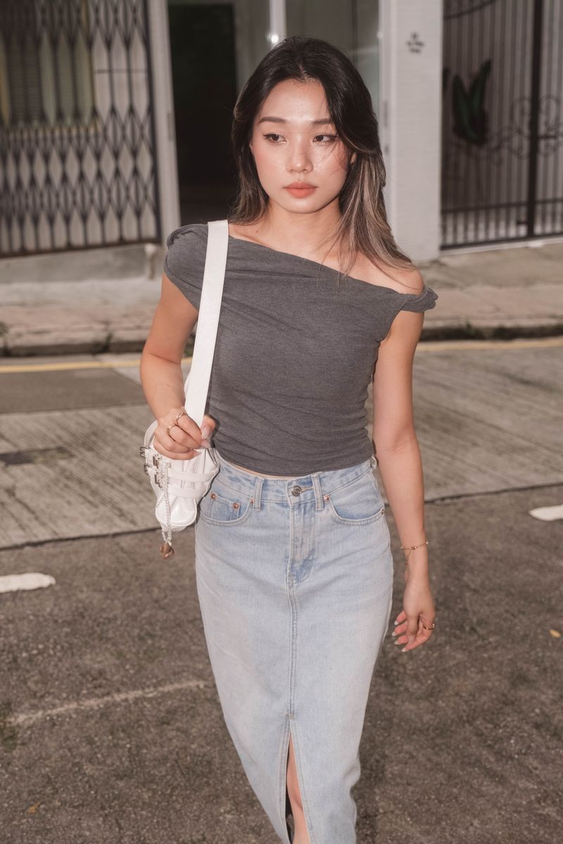 We Fell In Love In Reality（ウィ フェル イン ラブ イン リアリティ）の「Asymmetric Ruched Top - Grey（Tops）」