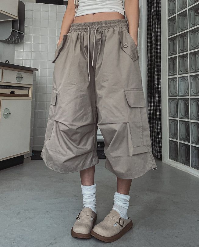 Bulky Pintuck Cargo Bermuda Pants