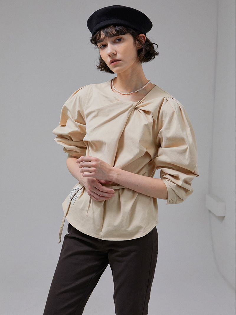 [LINE] Sleeve Tuck Twisted Blouse (2colors)