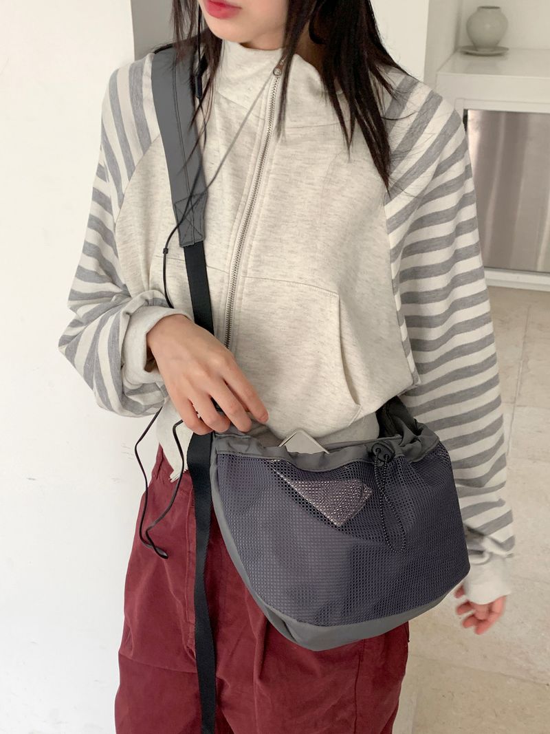 Choit Stripe Coloring Half Neck Two-Way Cropped Zip-Up
