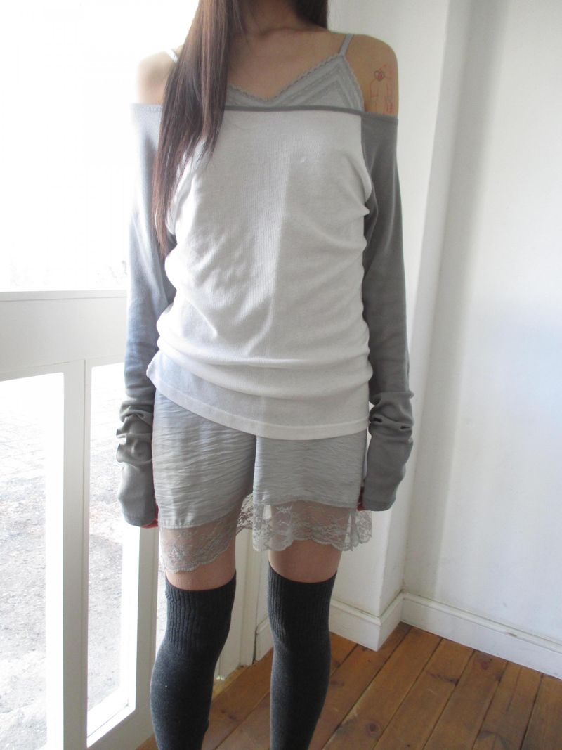 ナグラン ワンオフショルダーTシャツ