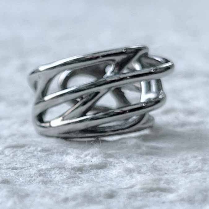 Interlaced Flow Ring