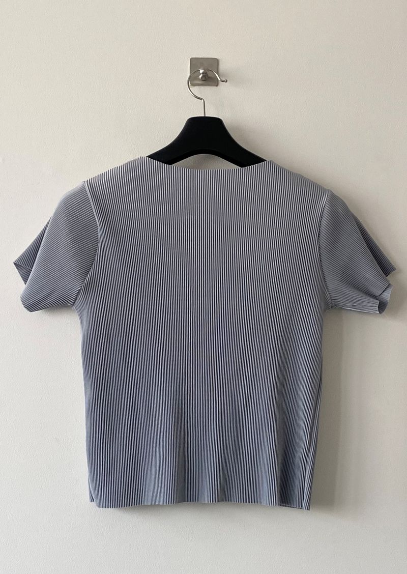 Pleats T-shirts