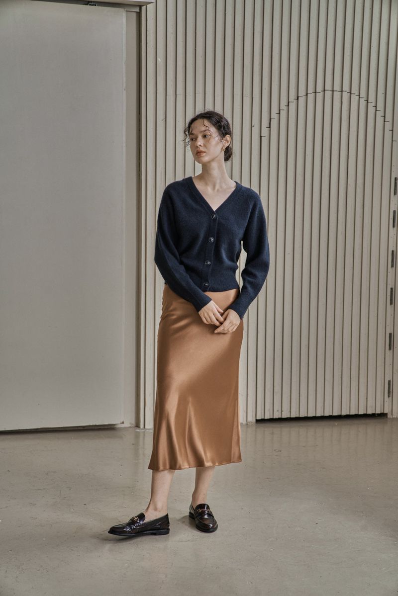 cle(クレ)の「V BUTTON CARDIGAN_SMOKE()」