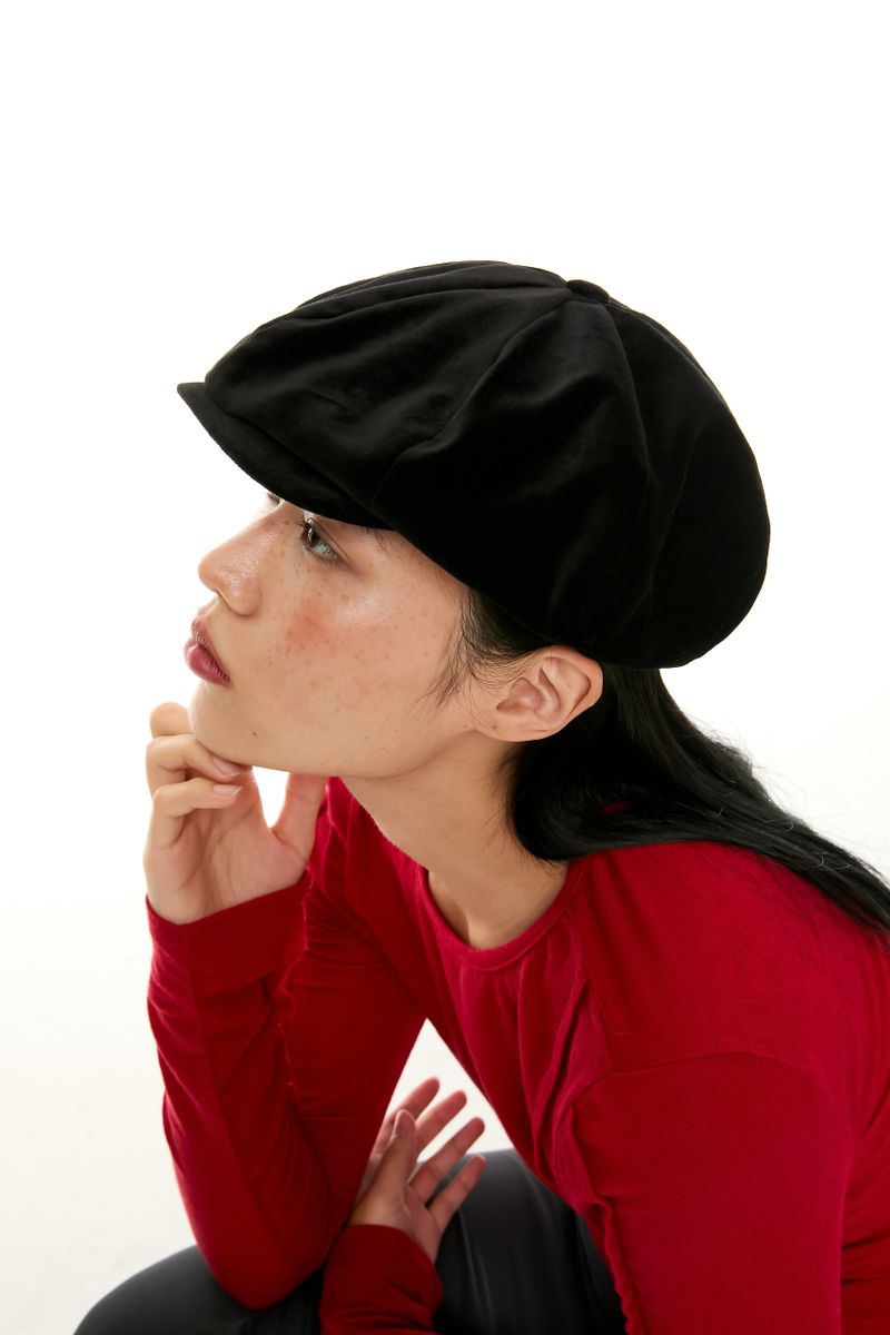 VELVET NEWSBOY CAP / BLACK