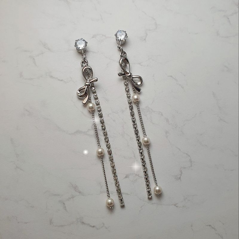 Ribbon and Crystal Drops Earring - Silver
