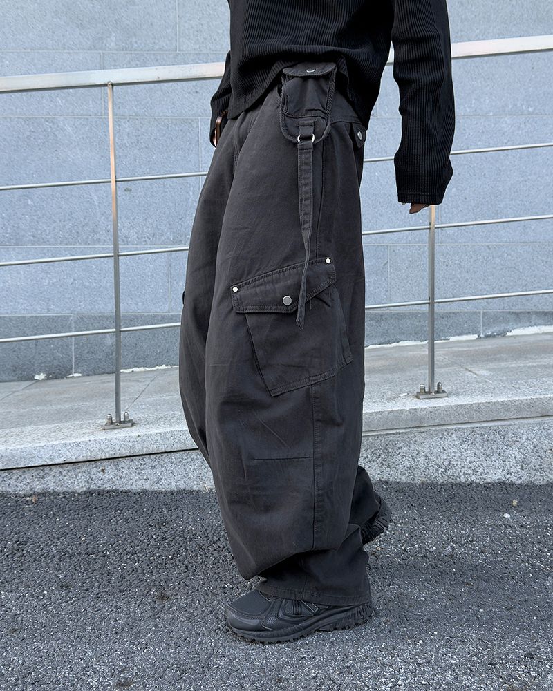 JIIGEUM（ジグム）の「ローデン ストラップ ワイド カーゴ パンツ（パンツ）」