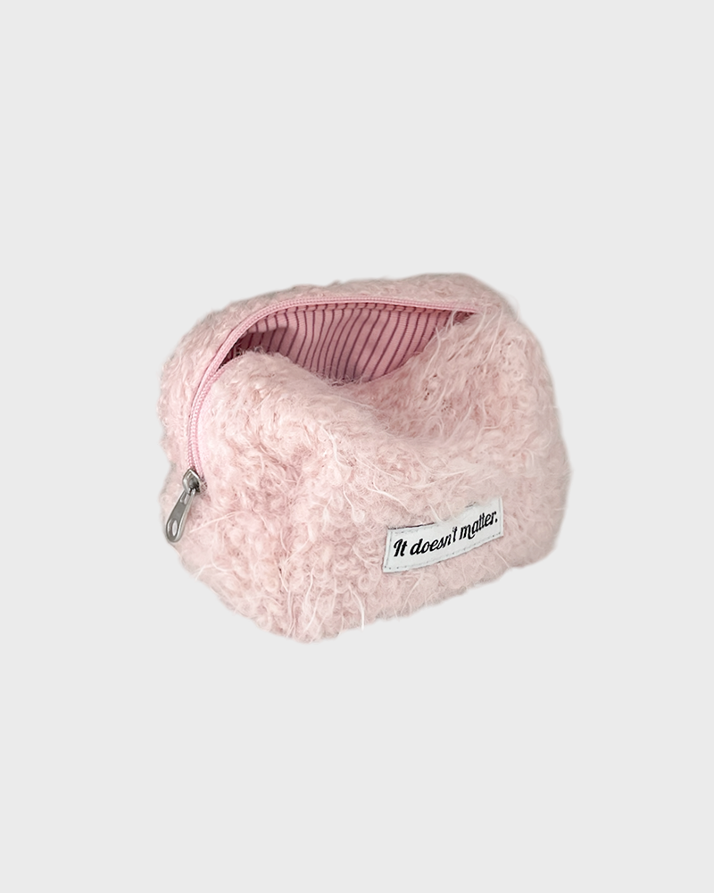 it doesn't matter.（イットダズントマッター）の「Booboo Pouch (Pink, Basic)（Fashion Accessories）」