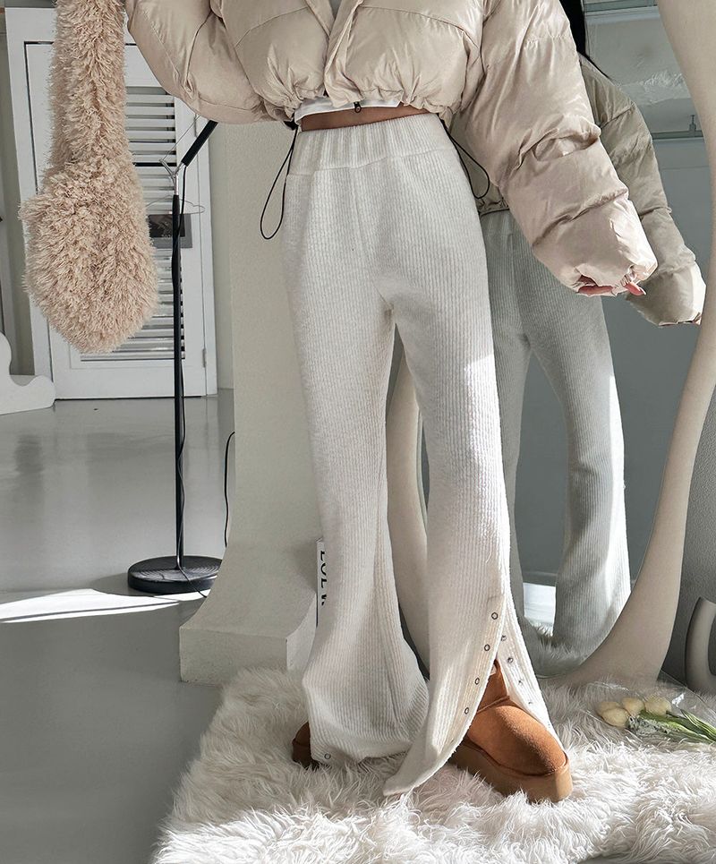 And open napping bootcut pants
