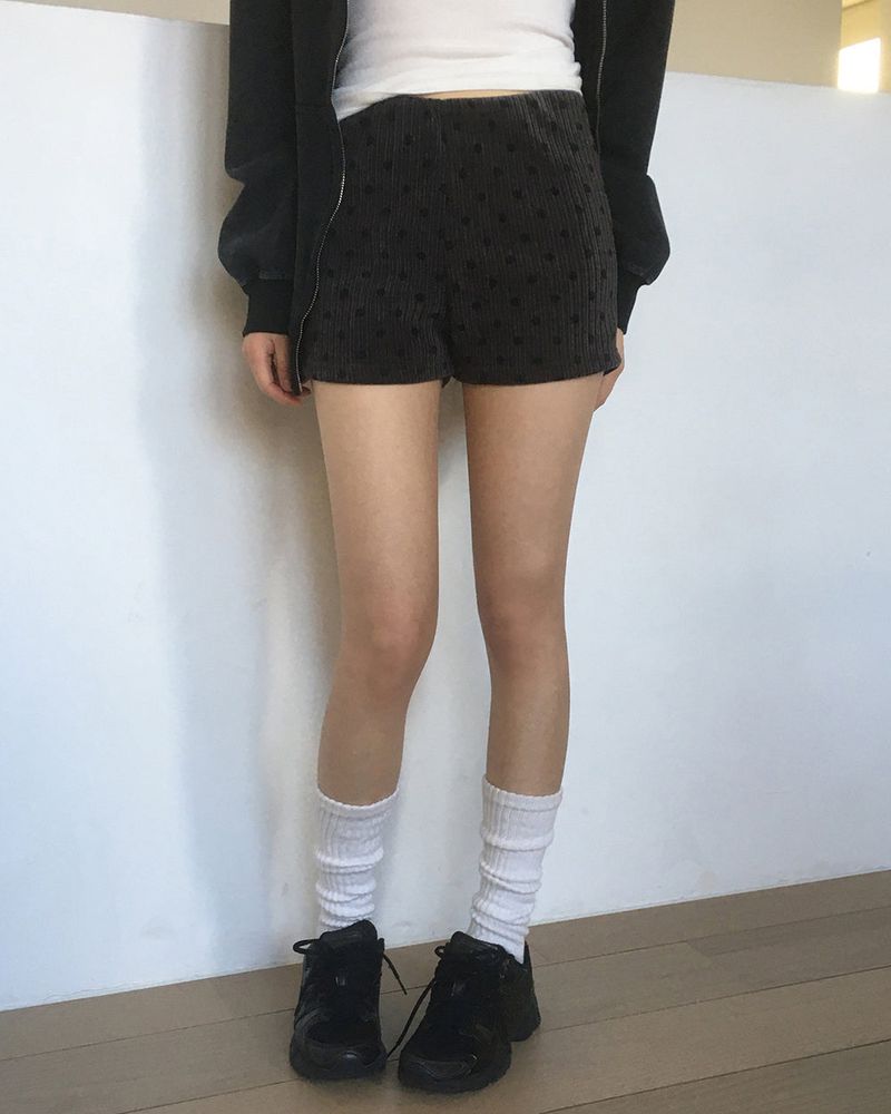 WONDER WONDER（ワンダーワンダー）の「ソヤンドットリブベルベットショーツ（パンツ）」