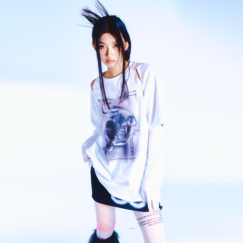 222 Cutout graphic t-shirts - White