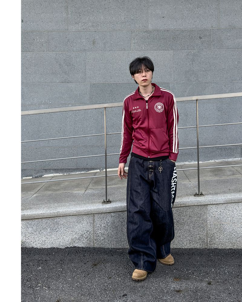Vector graphic wide denim pants