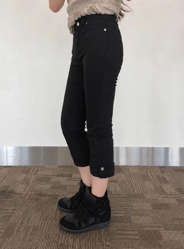 Brun Button Roll-up Capri Pants