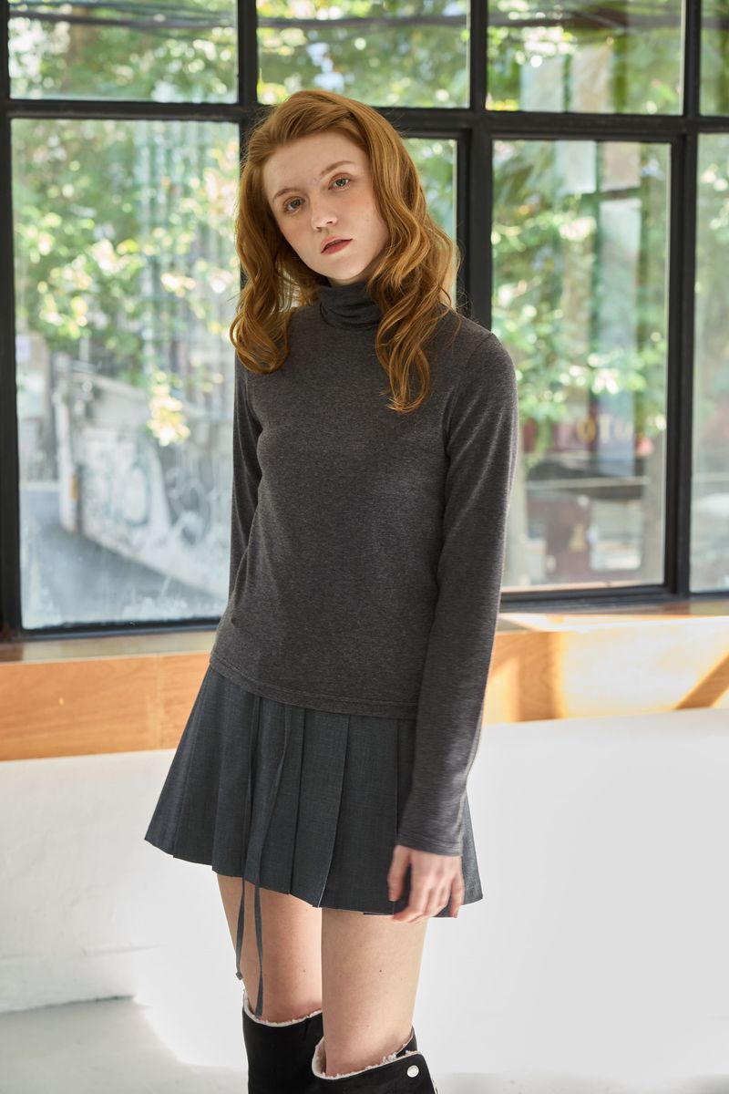 CLASSIC WOOL TURTLENECK TOP / CHARCOAL