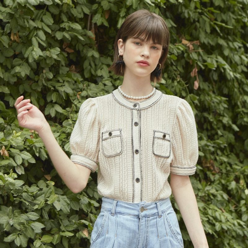[LINE] Lace Stitch Puff Blouse