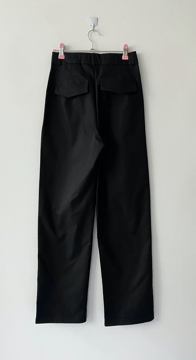 Waist point two tuck slacks