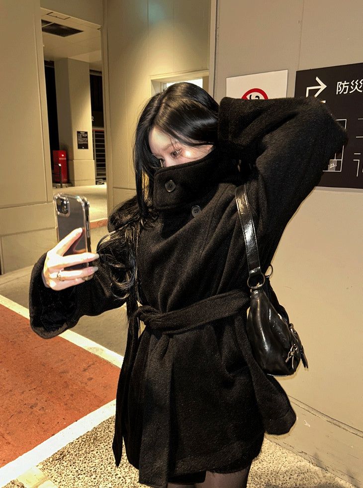 High-neck short strap coat