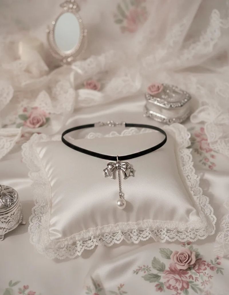 [IVE Wonyoung Necklace] Romantic bow and pearl drop choker - Silver Color