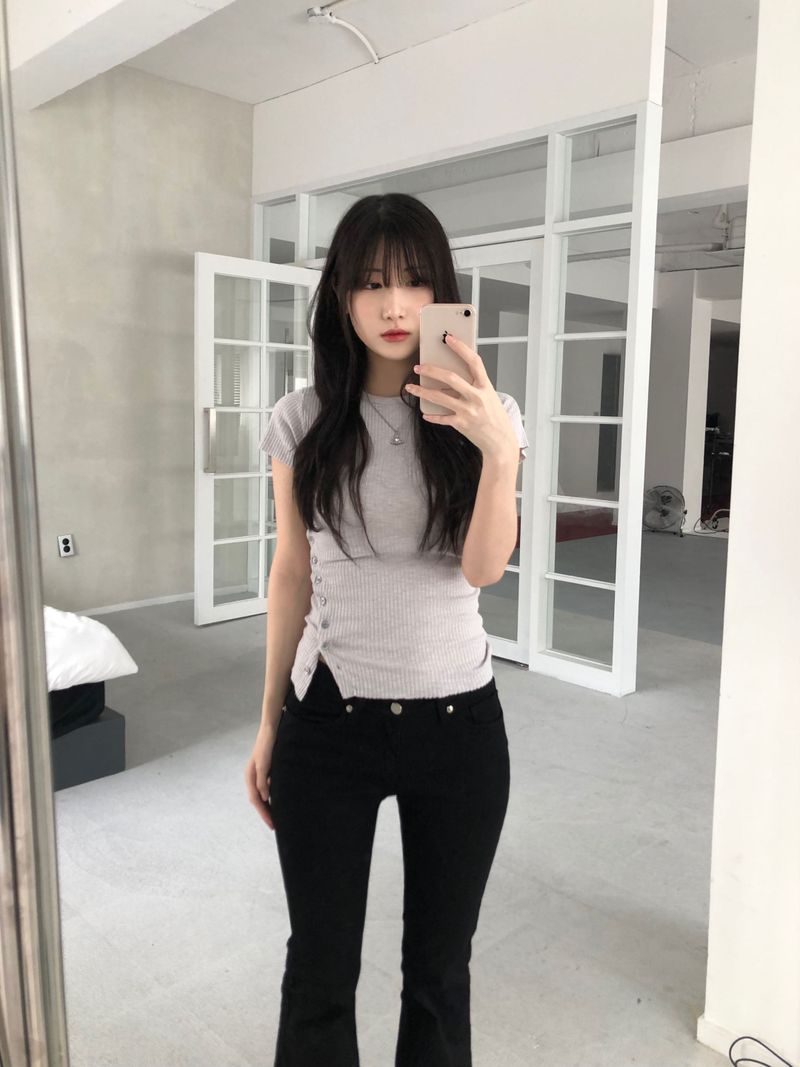 Kitten（キッテン）の「ボタンTシャツ (4 colors)（トップス）」