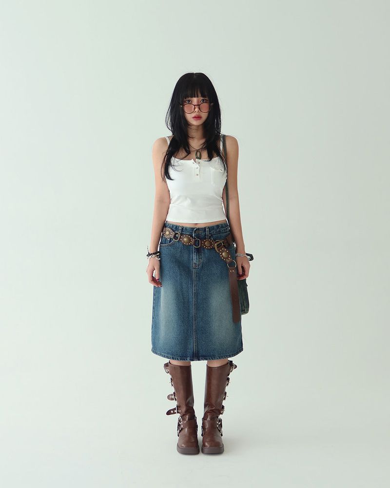 Pocket and snap cap with built-in strap sleeveless