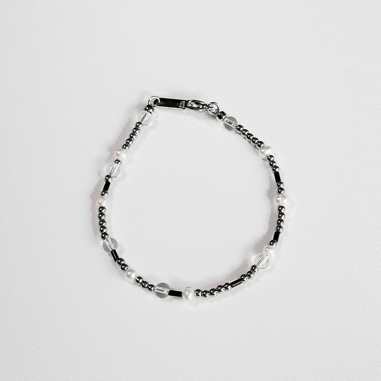 equope(エクァウプ)の「plain black bar bracelet(Accessories)」