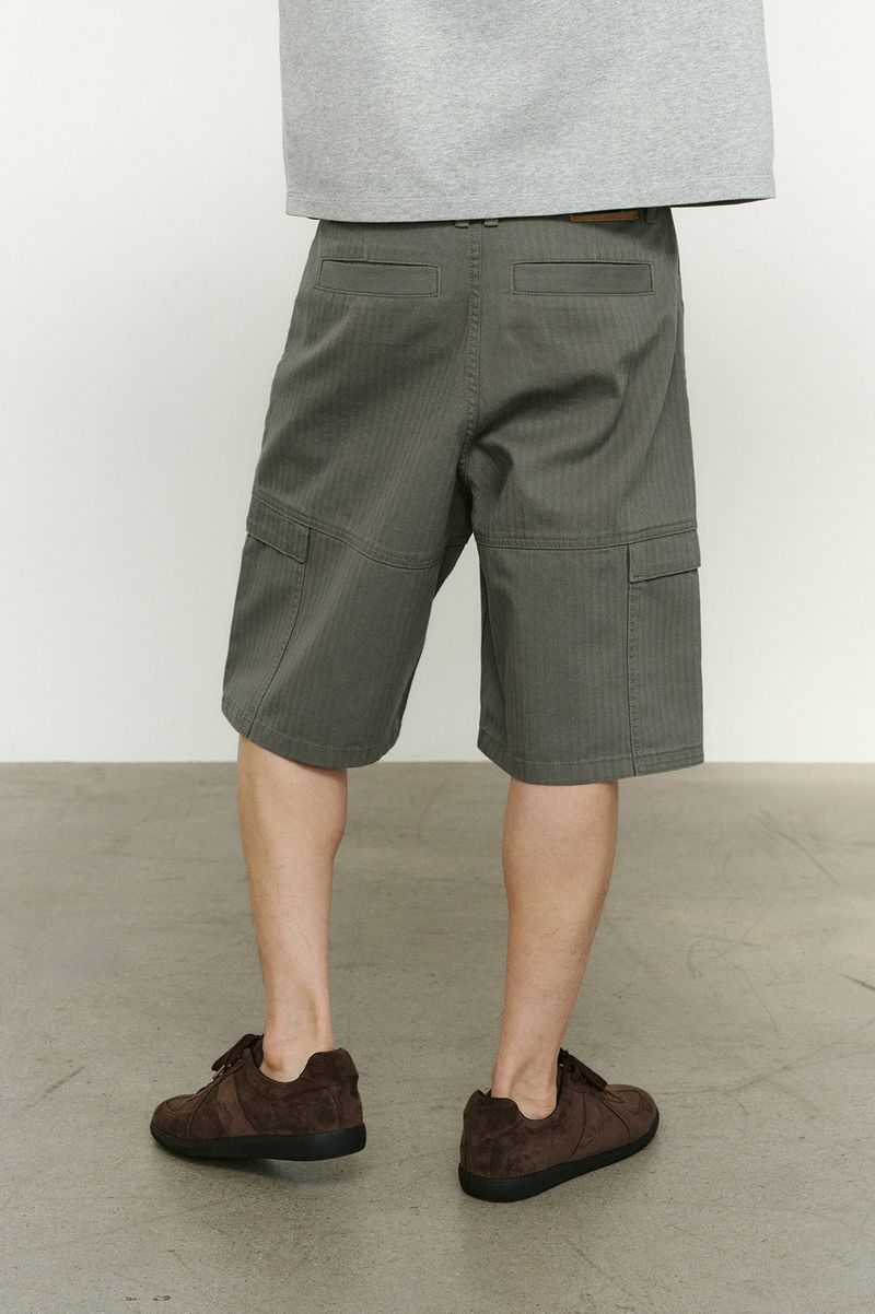 パネルドカーゴポケットヘリンボーンツイルショーツ (Washed Khaki)