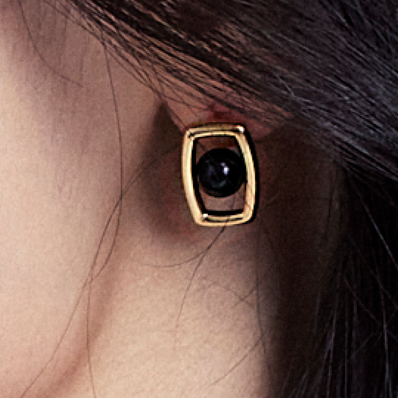 BONAFIDE JEWELRY(ボナファイドジュエリー)の「Rectangle UFO Onyx Earrings (Gold)(Accessories)」