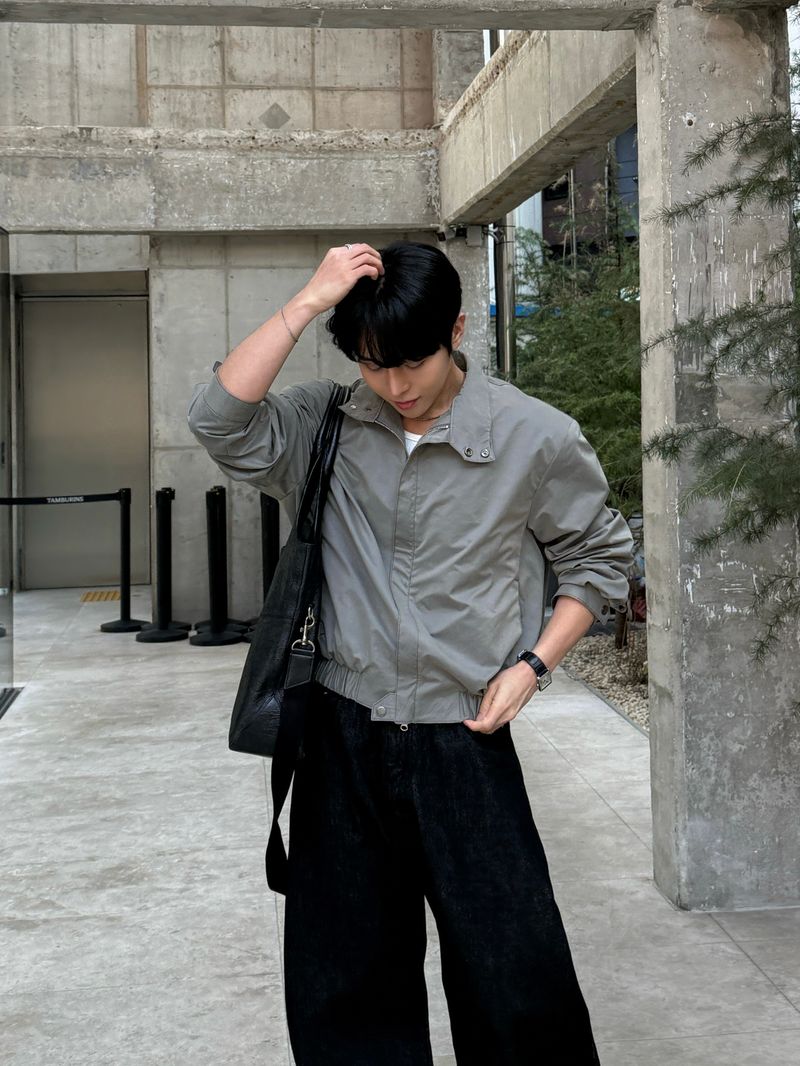 Dart shoulder blouson