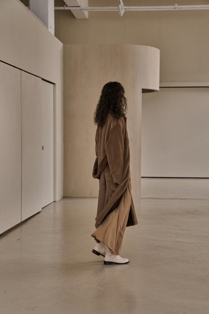 FAKE FUR LONG COAT_BROWN