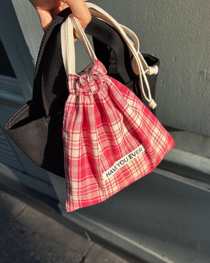 Pattern string pouch - red check , M size