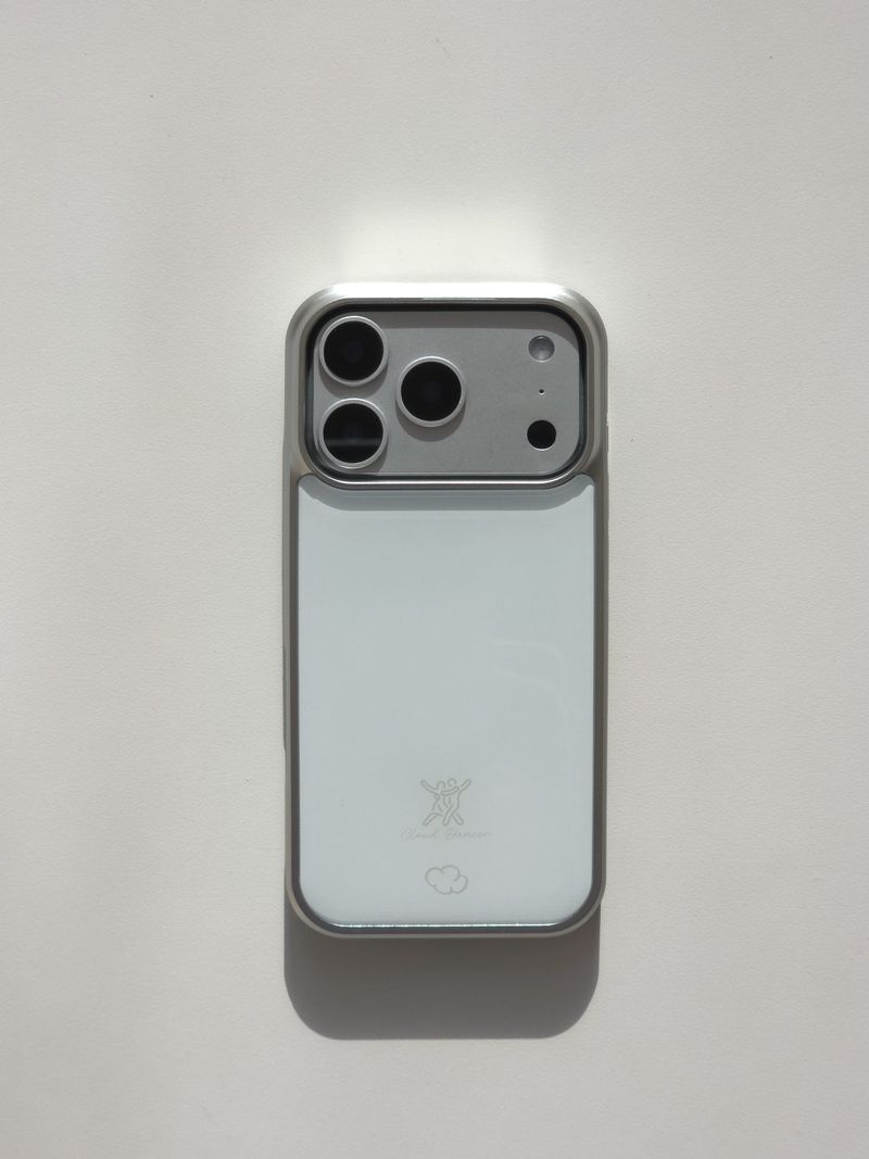 FLUFFY FLUFFY（フラフィー フラフィー）の「[MADE] クラウドダンサーエポキシシルバーバンバーケース [iPhone/Galaxy]（スマホグッズ/小物）」