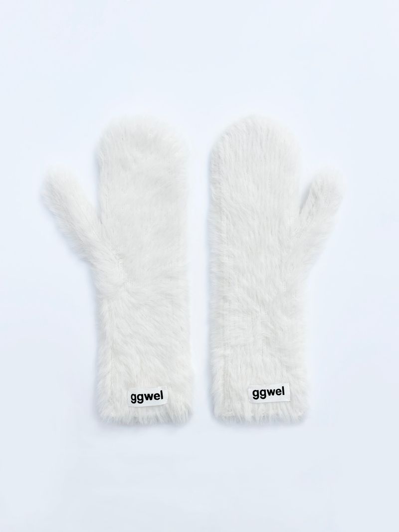 ggwel（クェル）の「フラッフィーアンゴラグローブ（ファッション小物）」