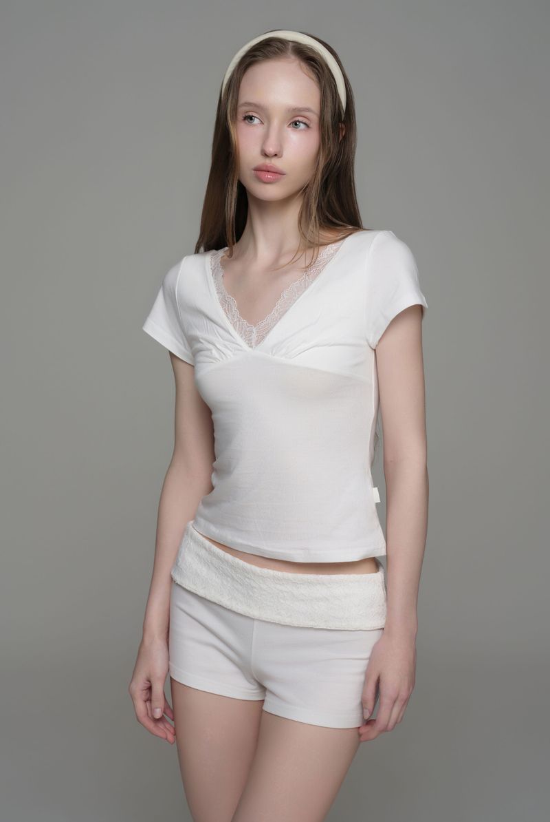 Kleesier（クリーシーア）の「Rose tea lace v top, Ivory（Tops）」