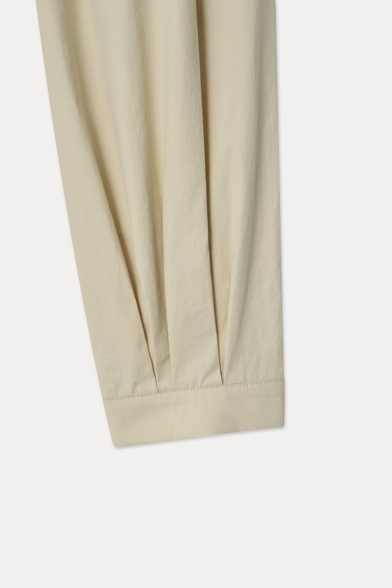 TWO-TUCK JOGGER PANTS_CREAM