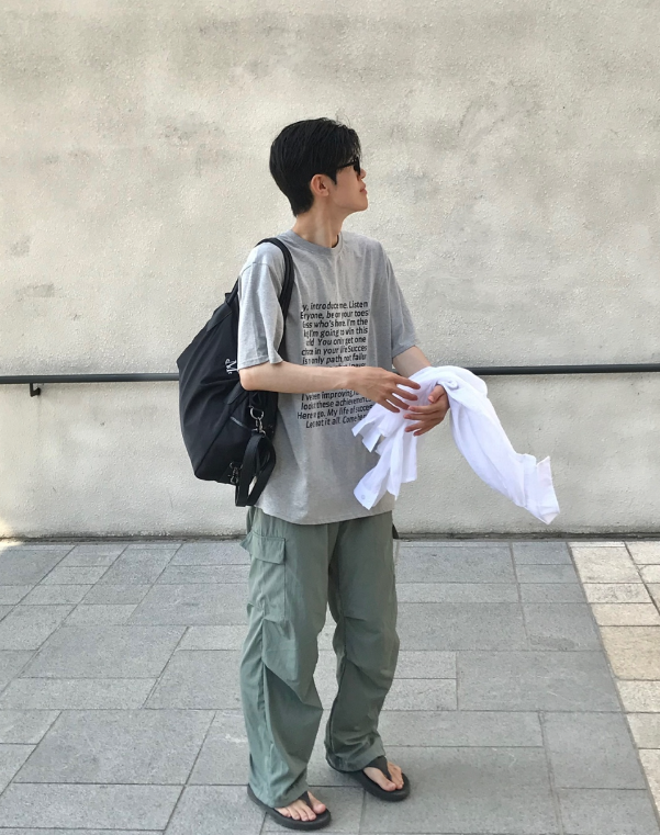 Square frame lettering shorts sleeve T