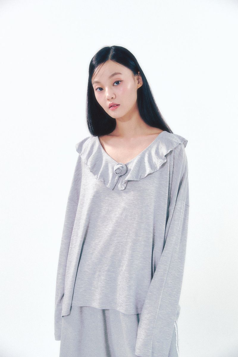 Rose Brooch Frill Long Sleeve Gray