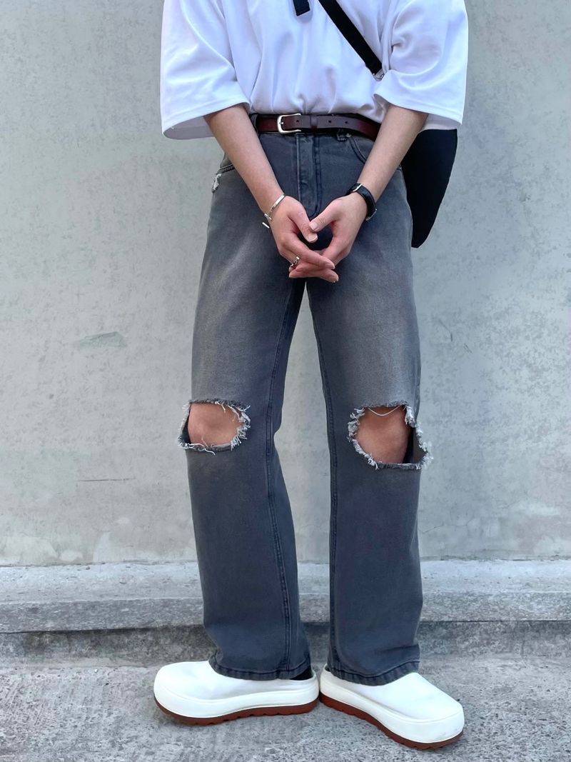 NEVERDOWHY（ネバードゥワイ）の「EASY DETROYED DENIM PANTS(2COLOR)（Pants）」