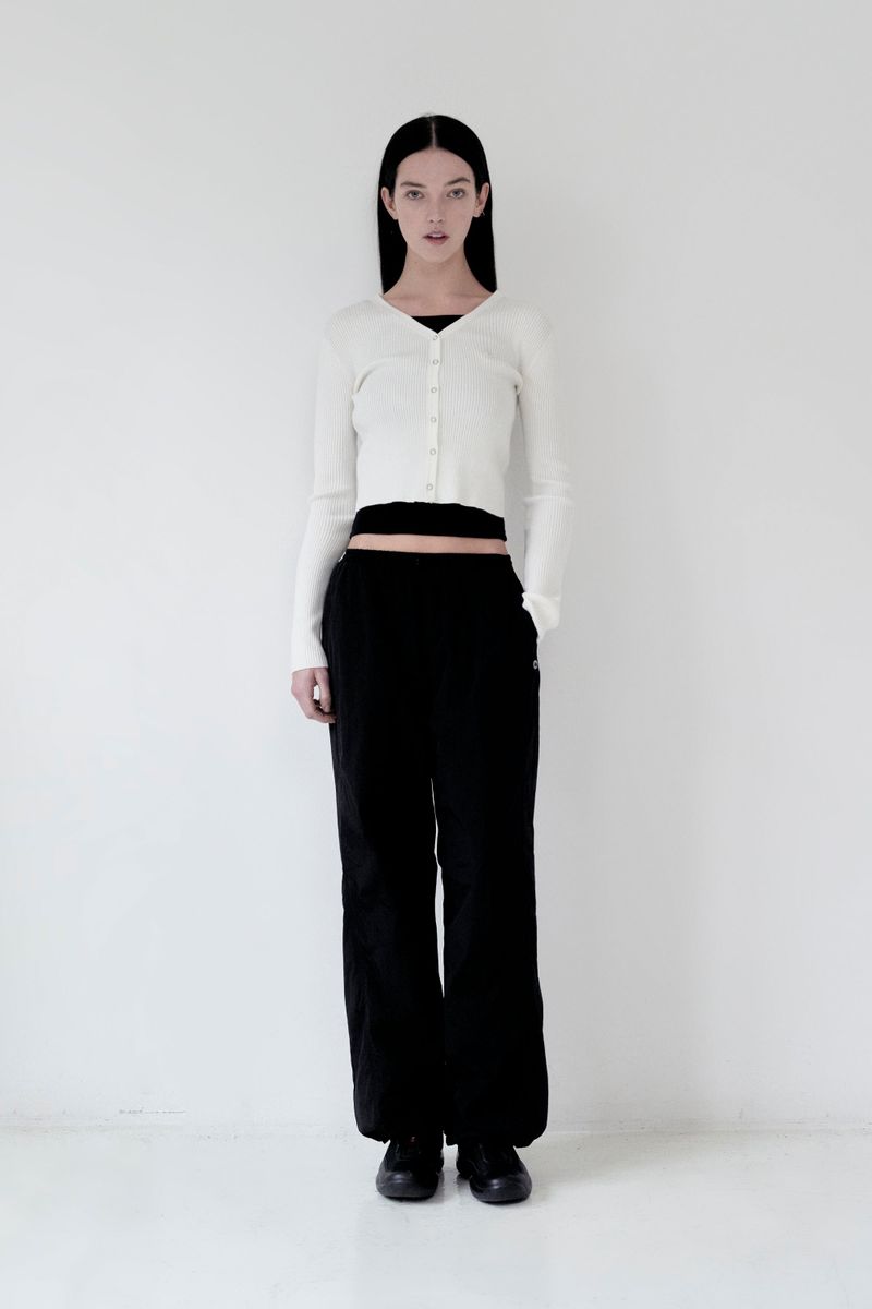 KIRSH PLAIN INCISION WOVEN PANTS [BLACK]