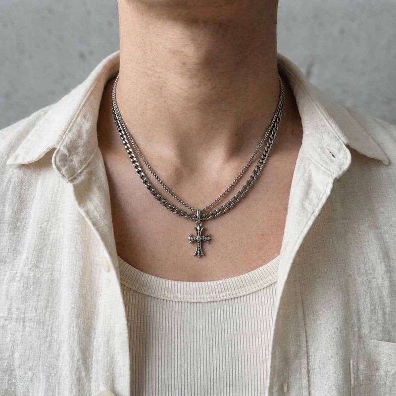 FADE MEET（フェードミート）の「Shadow Edge Cross Layered Necklace（Accessories）」