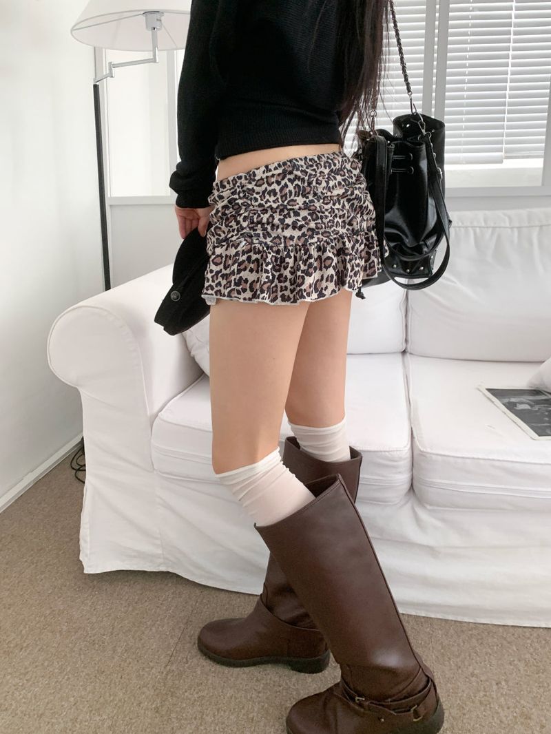 Feral Leopard Banding Mini Skirt Pants (Leopard)