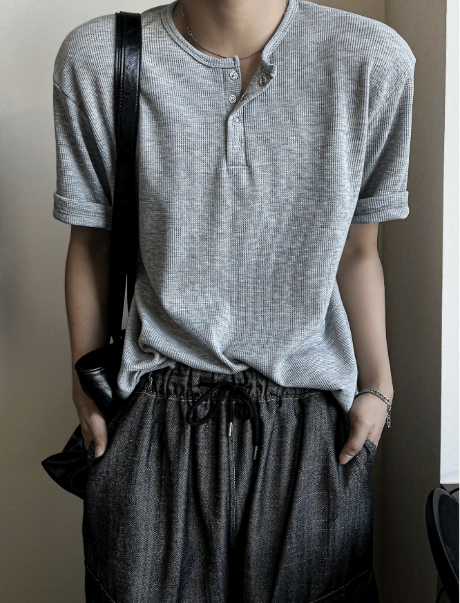 COSYHARU（コシハル）の「Rashkan Waffle Henley Neck Short Sleeve（Tops）」