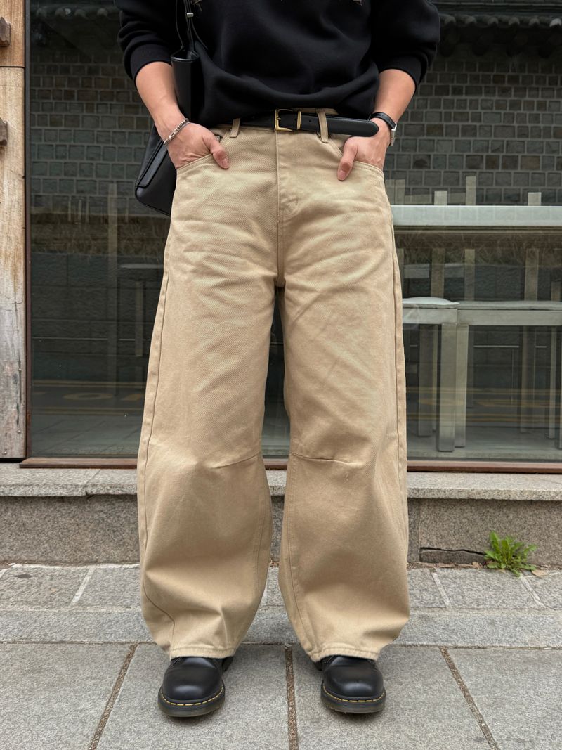 AVAND（アバンド）の「Drop curved dart pants（Pants）」