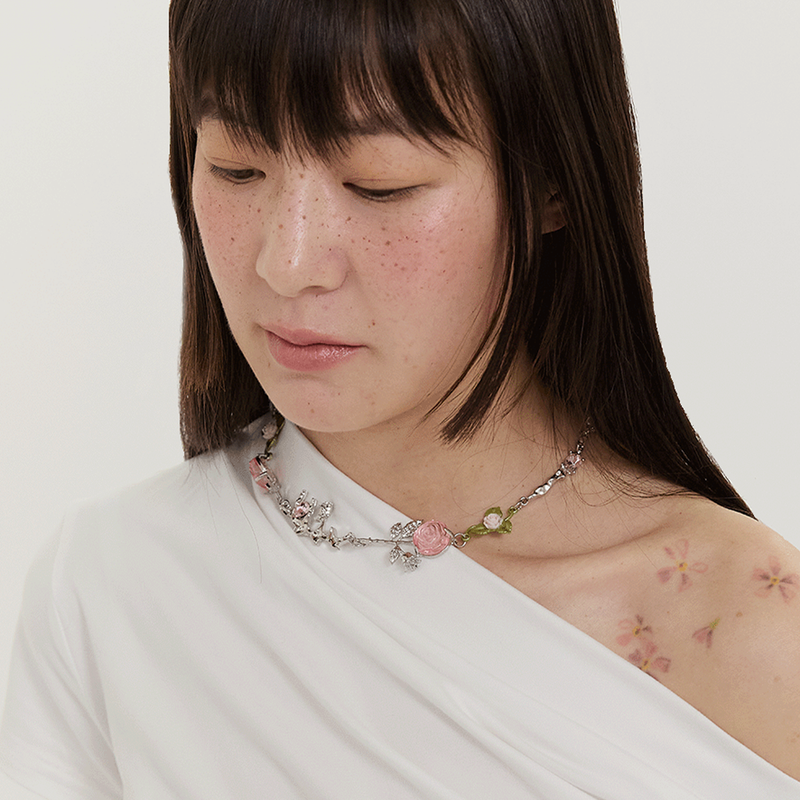 Rose garden necklace