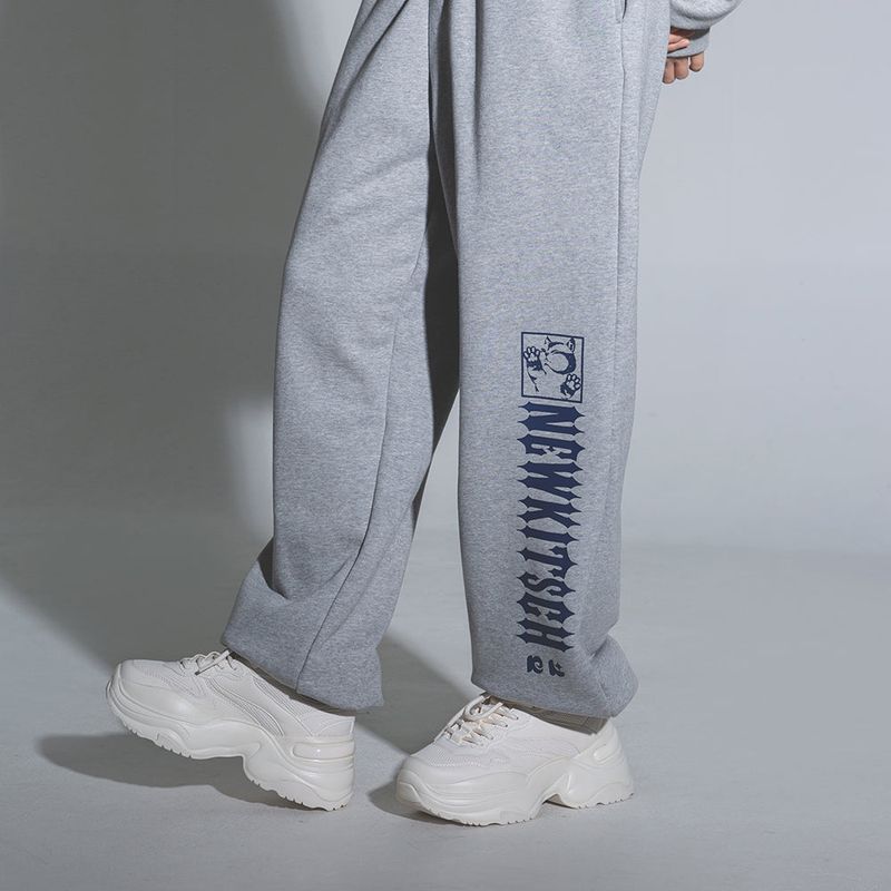 NEWKITSCH(ニューキッチジェネレーション)の「LOCKED-UP CAT TRAINING PANTS (MELANGE)(Pants)」