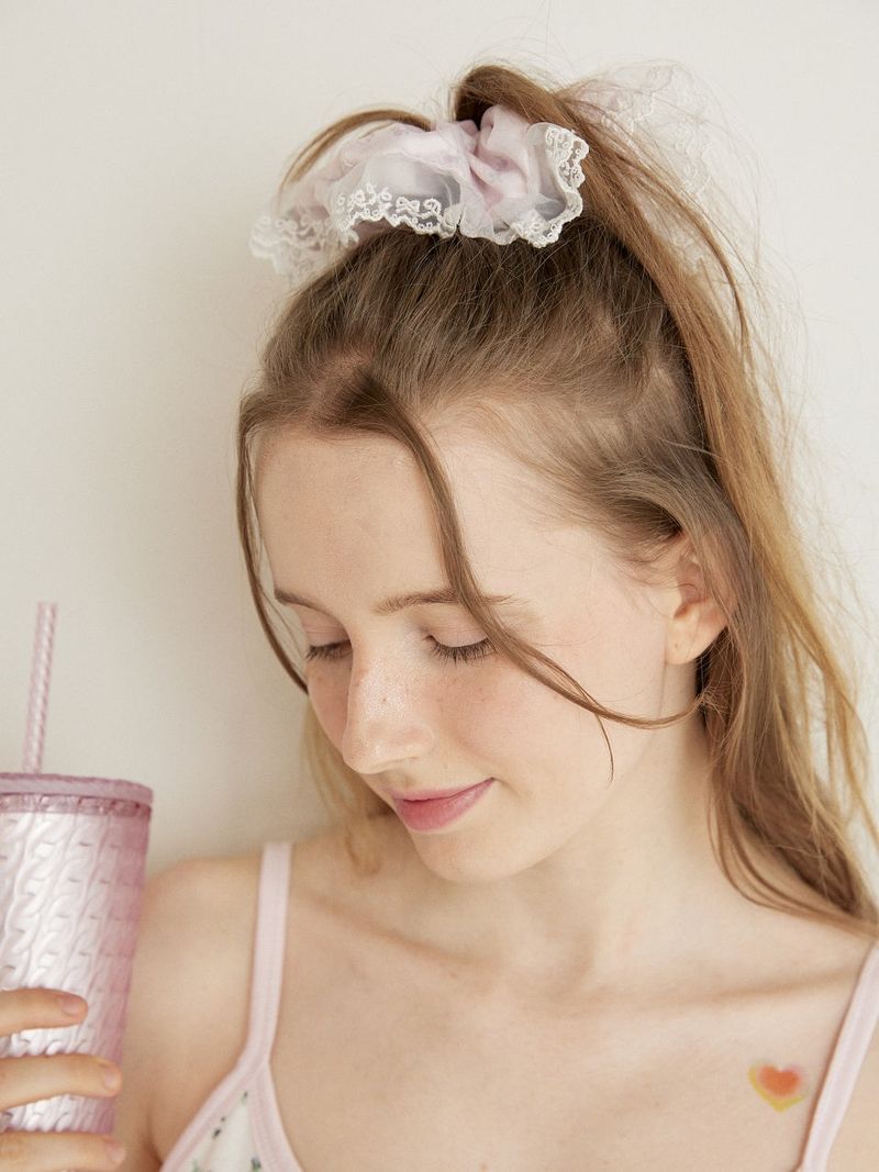 BIG LACE SCRUNCHIE - PINK